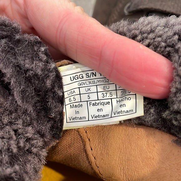 Gorgeous UGG suede boots - Picture 7 of 7